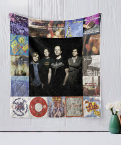 Buy Gin Blossoms Quilt Blanket & Quilt Bedding Set